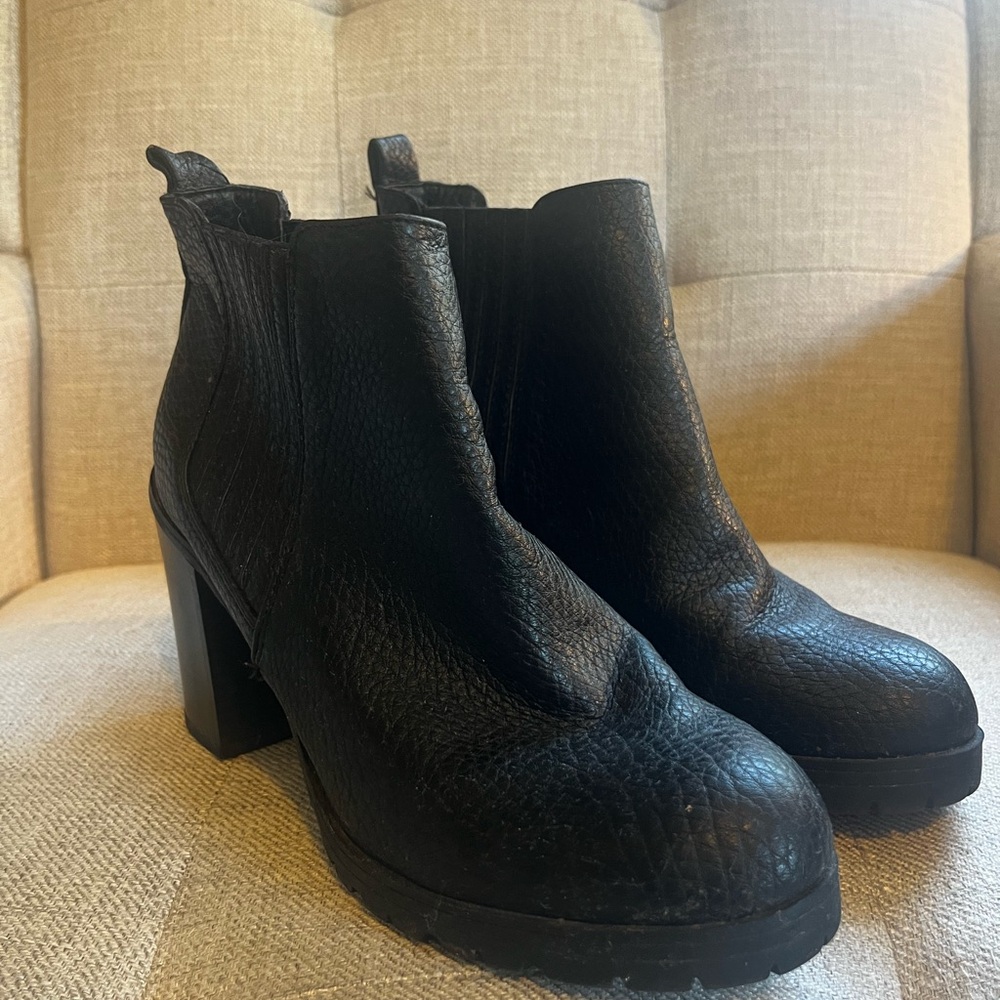 Sam & Libby Black Textured Ankle Booties